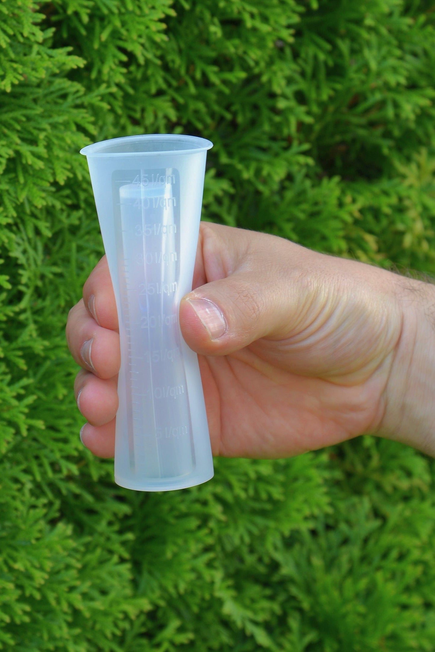 Silicone rain gauge